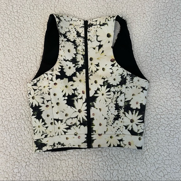 NICHOLAS Crop Top - Picture 6 of 10